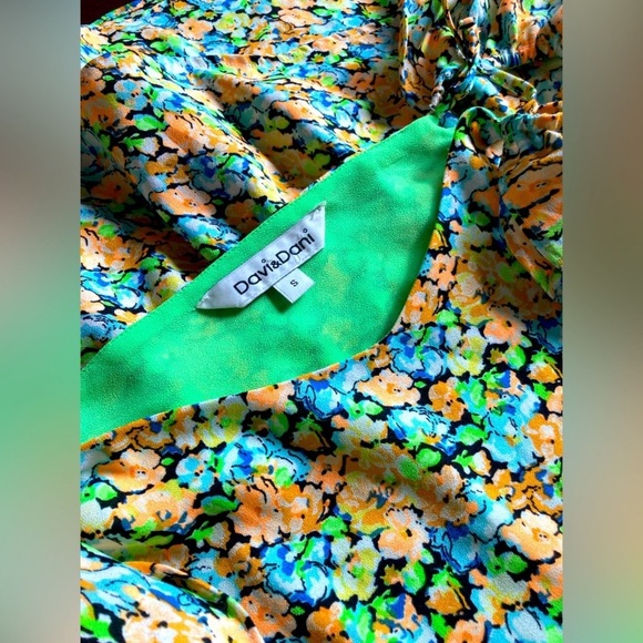 Davi & Dani Off Shoulders Dress - Picture 10 of 10